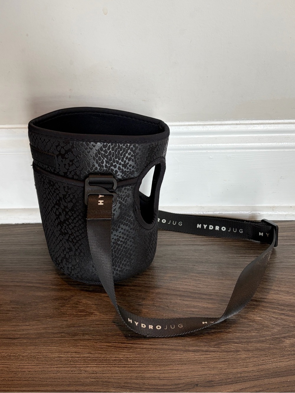 HydroJug Black Textured Bottle Sleeve Carrier - Picture 2 of 5